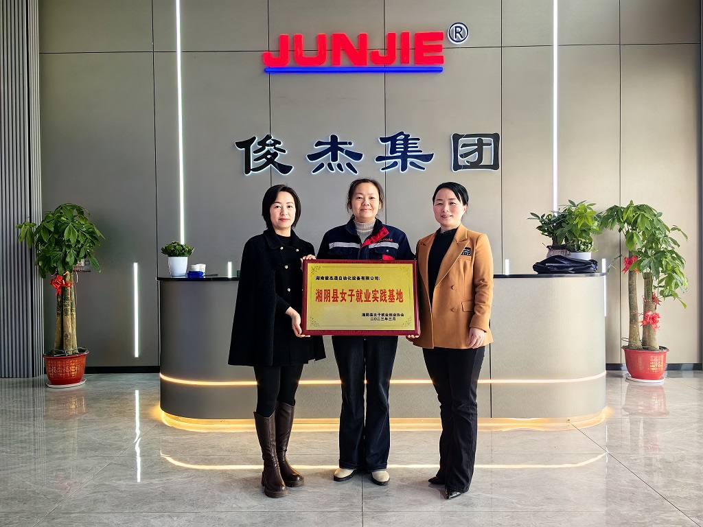 湖南俊杰晟祝女神們節(jié)日快樂！